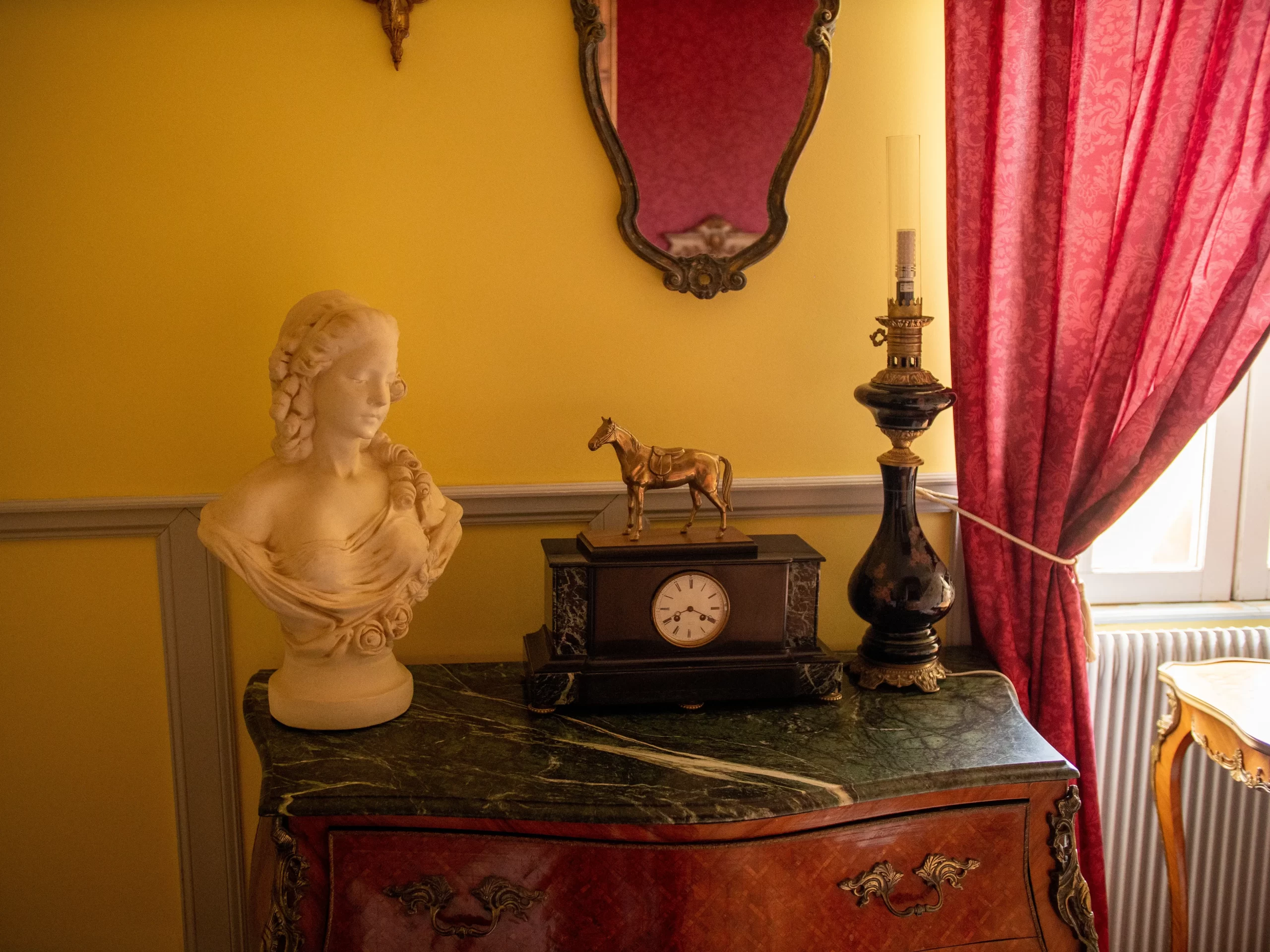 Commode de la chambre d'hôte Baldaquin