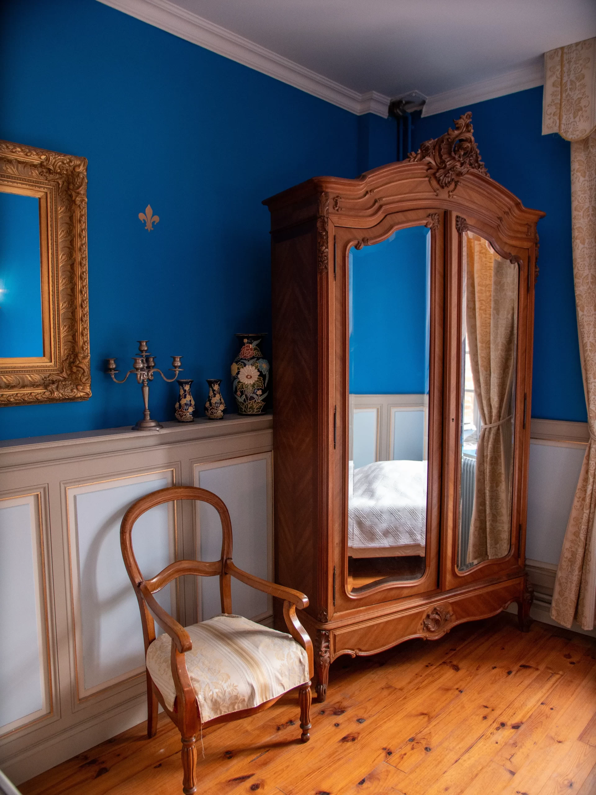 Armoire de la chambre d'hôte Louis XIV 